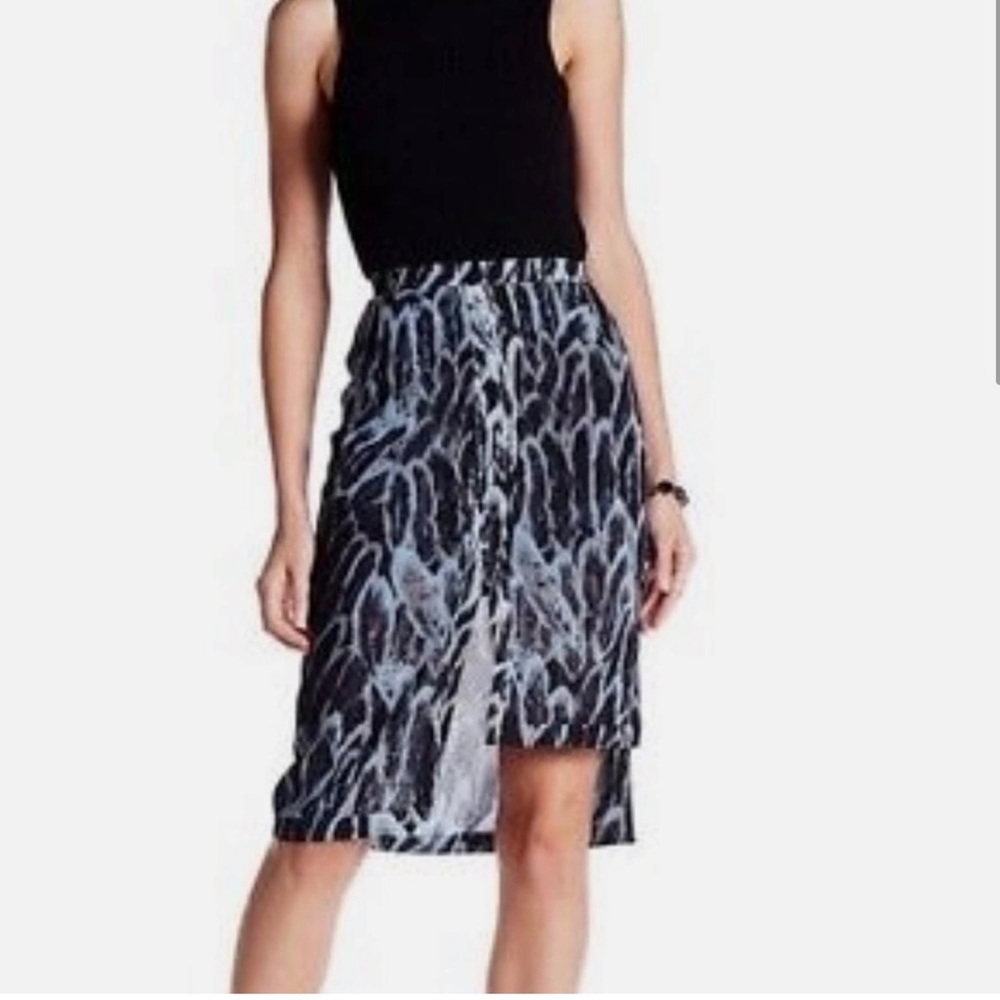 Halston Heritage Vulcan Feathers
Tiered Hem Skirt, Size 4
